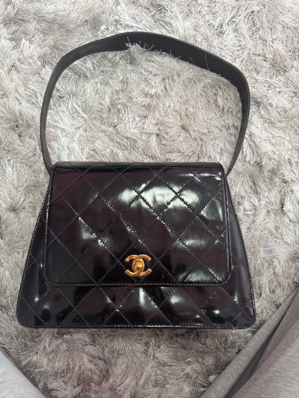 OFFERs WLECOMED🩷 CHANEL Black Quilted Patent Leather Shoulder Bag. Gold HW